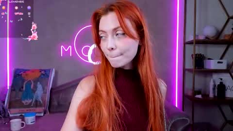 Snapshot of lika_moon chatting on November 18, 7:18 pm Lika online show from November 18, 7:18 pm