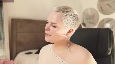 likaaberry online show from September 20, 12:28 pm