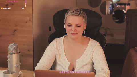 likaaberry online show from December 2, 8:15 pm