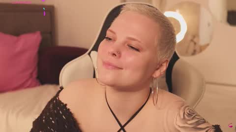 likaaberry online show from February 26, 5:56 pm