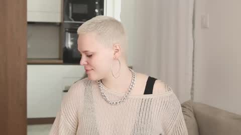 likaaberry online show from March 25, 9:04 am