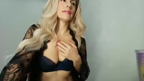 Snapshot of like_firebird chatting on December 15, 4:29 am Mia Onlyfans link - online show from December 15, 4:29 am