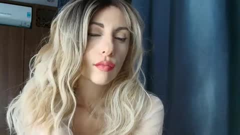Snapshot of like_firebird chatting on February 10, 3:03 am Mia Onlyfans link - online show from February 10, 3:03 am