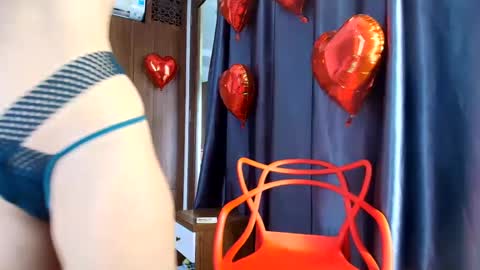 Snapshot of like_firebird chatting on February 23, 4:50 am Mia Onlyfans link - online show from February 23, 4:50 am