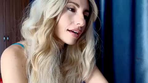 Snapshot of like_firebird chatting on September 10, 6:35 am Mia Onlyfans link - online show from September 10, 6:35 am