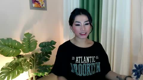Snapshot of likliklicklengleng chatting on January 17, 9:06 am Leng online show from January 17, 9:06 am