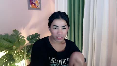 Snapshot of likliklicklengleng chatting on February 9, 9:58 am Leng online show from February 9, 9:58 am