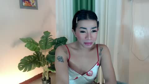 Snapshot of likliklicklengleng chatting on February 27, 6:09 pm Leng online show from February 27, 6:09 pm