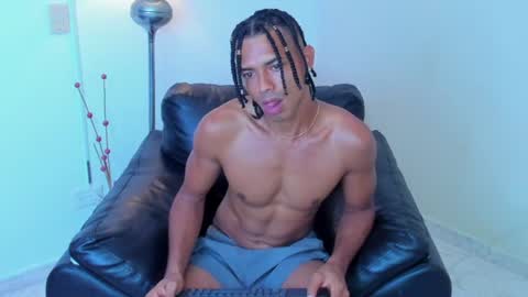 Snapshot of lil___king chatting on June 20, 12:19 pm Lil KIng online show from June 20, 12:19 pm
