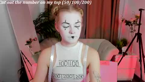Snapshot of lil_cookie_monster chatting on August 2, 12:25 pm Erica online show from August 2, 12:25 pm