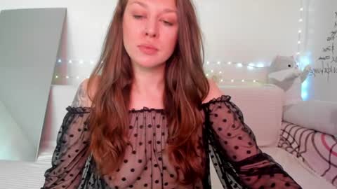 Snapshot of lil_foxy999 chatting on June 25, 5:23 am Alisa online show from June 25, 5:23 am