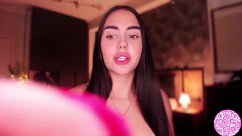 Snapshot of lil_gabbyg chatting on December 7, 8:44 am Gabriela online show from December 7, 8:44 am