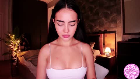 Snapshot of lil_gabbyg chatting on December 12, 4:48 am Gabriela online show from December 12, 4:48 am