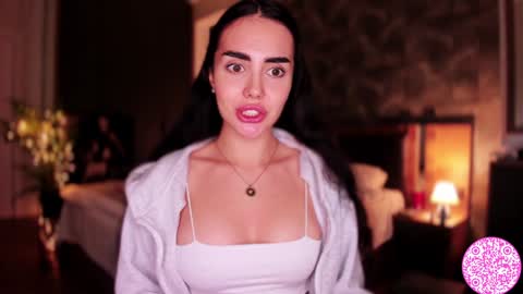 Snapshot of lil_gabbyg chatting on December 15, 7:57 am Gabriela online show from December 15, 7:57 am