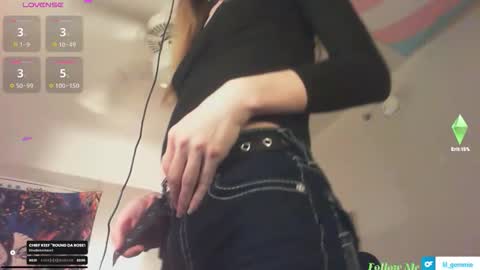 lil gemmie online show from February 24, 1:25 am