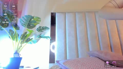 Snapshot of lil_hanna18 chatting on October 29, 8:10 pm Hanna online show from October 29, 8:10 pm