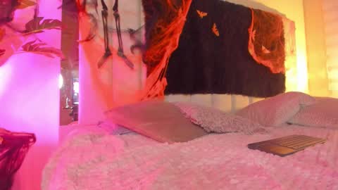 Snapshot of lil_hanna18 chatting on November 2, 10:39 am Hanna online show from November 2, 10:39 am