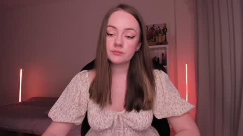 Snapshot of lil_happiness chatting on January 26, 8:23 pm for free registration 3 online show from January 26, 8:23 pm