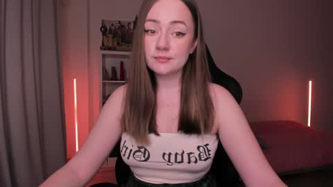 Snapshot of lil_happiness chatting on January 29, 7:11 pm for free registration 3 online show from January 29, 7:11 pm