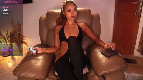 Snapshot of lil_kxx chatting on November 5, 1:05 am Miss K online show from November 5, 1:05 am