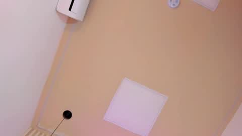 Snapshot of lila_cohen chatting on March 5, 2:46 am L I L A online show from March 5, 2:46 am