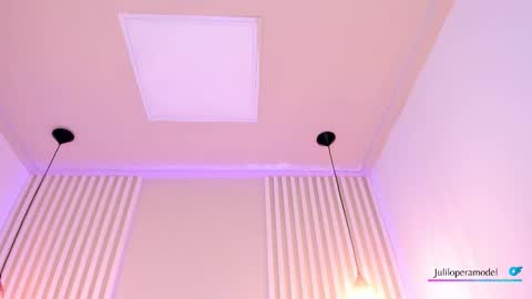 Snapshot of lila_cohen chatting on October 31, 4:02 am L I L A online show from October 31, 4:02 am