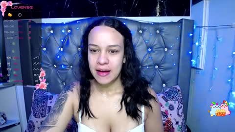 Snapshot of lila_gummy_ chatting on December 5, 10:44 am online show from December 5, 10:44 am