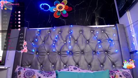 Snapshot of lila_gummy_ chatting on December 17, 3:17 pm online show from December 17, 3:17 pm