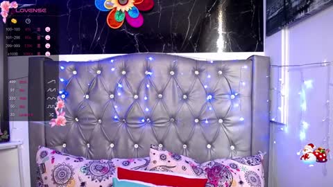 Snapshot of lila_gummy_ chatting on December 26, 1:43 pm online show from December 26, 1:43 pm