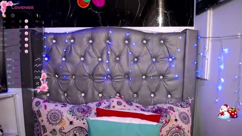 Snapshot of lila_gummy_ chatting on December 27, 5:26 pm online show from December 27, 5:26 pm