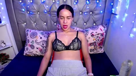 Snapshot of lila_gummy_ chatting on February 5, 8:25 pm online show from February 5, 8:25 pm