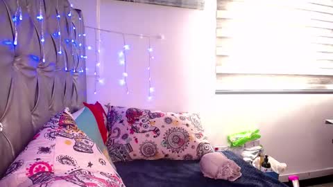 Snapshot of lila_gummy_ chatting on March 7, 2:34 pm online show from March 7, 2:34 pm