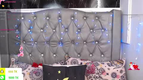 Snapshot of lila_gummy_ chatting on June 2, 1:02 pm online show from June 2, 1:02 pm