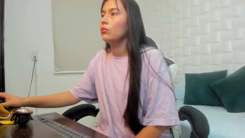 Snapshot of lila_lain chatting on January 7, 2:47 am L I L A online show from January 7, 2:47 am