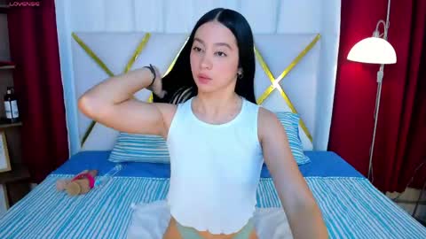 lila_pinky_ online show from April 17, 12:30 pm