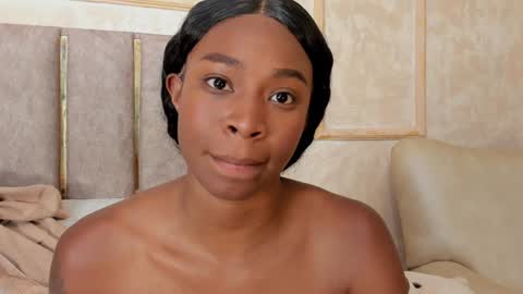 Snapshot of lilabeily chatting on February 6, 2:11 am lila bailey online show from February 6, 2:11 am