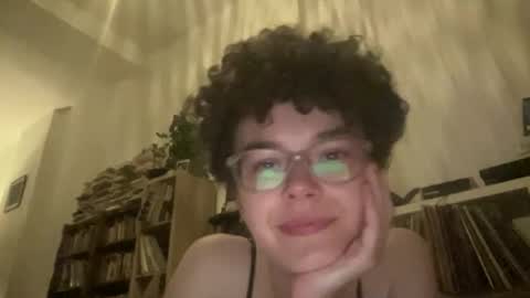 lilac_dreamsss online show from May 25, 11:33 pm