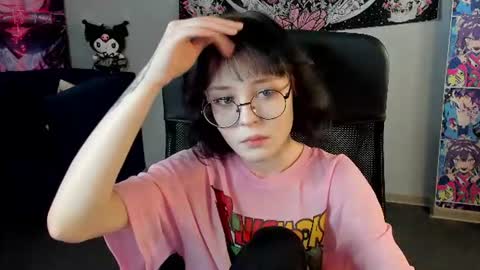 Snapshot of lilac_muse chatting on June 22, 3:19 am Lili online show from June 22, 3:19 am