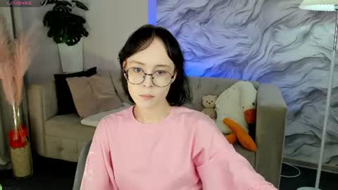 Snapshot of lilac_muse chatting on June 29, 11:10 am Lili online show from June 29, 11:10 am