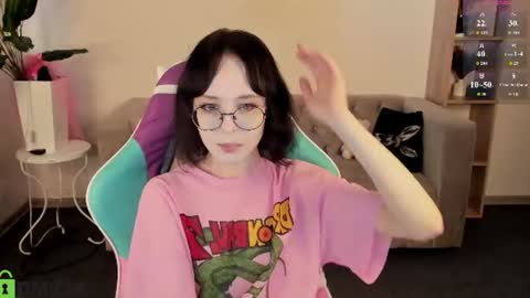 Snapshot of lilac_muse chatting on July 29, 11:19 am Lili online show from July 29, 11:19 am