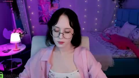 Snapshot of lilac_muse chatting on July 30, 11:31 am Lili online show from July 30, 11:31 am