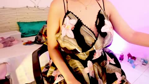 Snapshot of lilah_sweet chatting on June 2, 12:07 pm Lilah Sweet online show from June 2, 12:07 pm