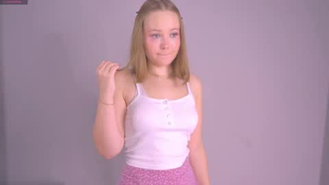 Snapshot of lilahhn chatting on November 9, 3:10 pm Sofi online show from November 9, 3:10 pm