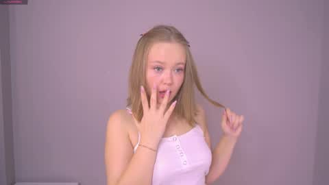 Snapshot of lilahhn chatting on November 12, 3:12 pm Sofi online show from November 12, 3:12 pm