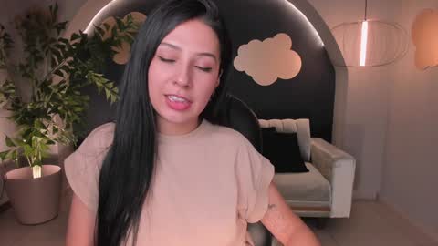 Snapshot of lilawest chatting on February 9, 1:33 am Lila West online show from February 9, 1:33 am