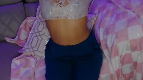 Snapshot of lilbeccaxo chatting on February 3, 4:35 am Rebecca online show from February 3, 4:35 am