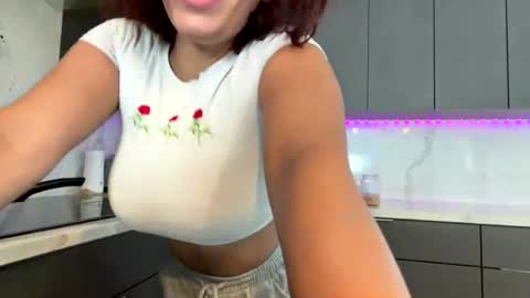 Snapshot of lilbeccaxo chatting on July 16, 3:40 pm Rebecca online show from July 16, 3:40 pm