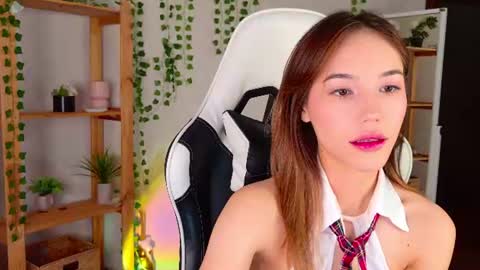 Snapshot of lilcatalia chatting on June 29, 4:52 am Hi im Yuki online show from June 29, 4:52 am