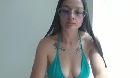 Snapshot of lilcoralinne_0 chatting on May 9, 4:45 pm Valeri Villalobos IG villa lobosvaleri online show from May 9, 4:45 pm