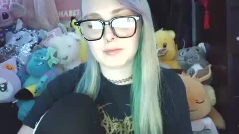 Snapshot of lilemmy1999 chatting on December 9, 8:23 pm emily ryanson online show from December 9, 8:23 pm